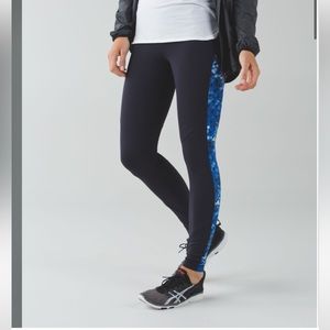 392. Lululemon Rain On Train On Tight 28” size 6 in naval blue/sapphire blue
